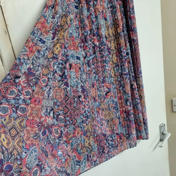 Rabe pleated floral midi skirt sz 14 bnwt - Picture 3 of 7
